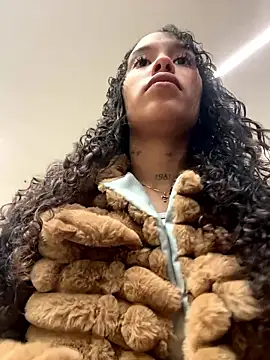 MarieLeon online show from January 12, 2026, 6:04 pm