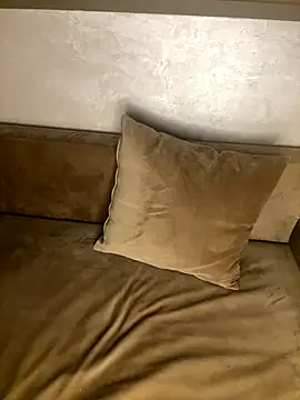 RachaCharmouta online show from November 7, 2025, 6:34 pm