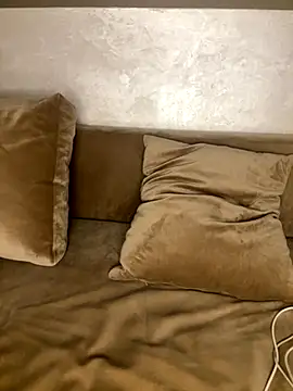 RachaCharmouta online show from October 17, 2025, 12:51 pm