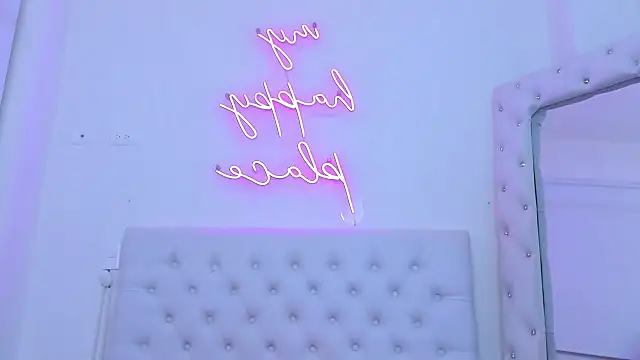 Snapshot of silvana__miller chatting on February 19, 2025, 1:18 am silvana miller online show from February 19, 2025, 1:18 am