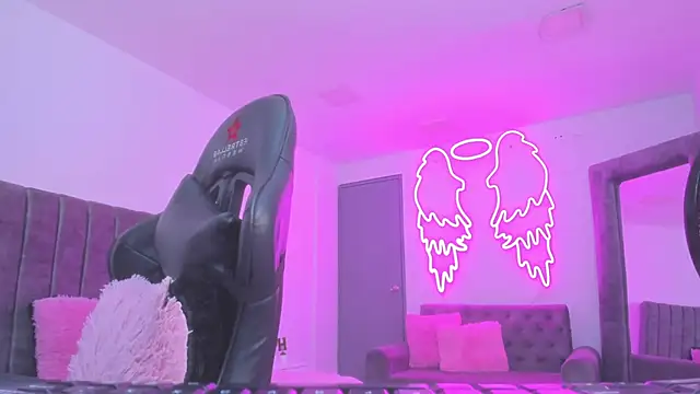 Snapshot of silvana__miller chatting on February 13, 2026, 12:16 pm silvana miller online show from February 13, 2026, 12:16 pm