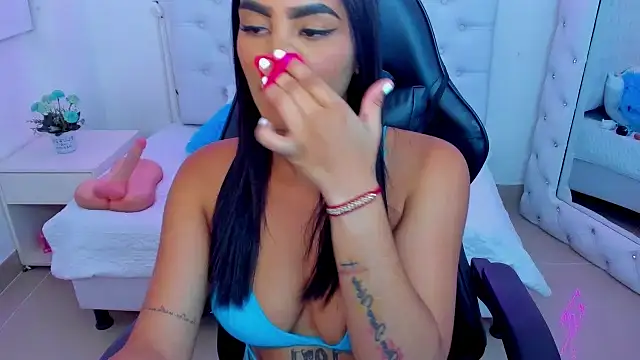 Snapshot of silvana__miller chatting on February 17, 2025, 7:12 pm silvana miller online show from February 17, 2025, 7:12 pm