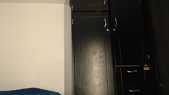 cloehonney online show from April 23, 2026, 1:35 pm