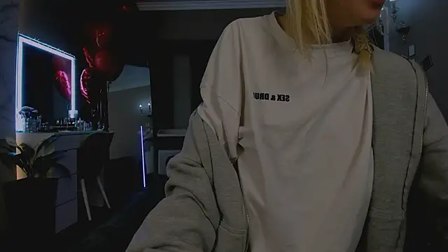 lilyvibe online show from February 22, 2025, 3:25 pm