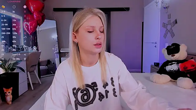lilyvibe online show from February 19, 2025, 5:38 pm