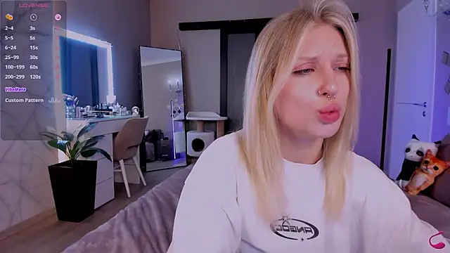 lilyvibe online show from February 10, 2025, 6:03 pm
