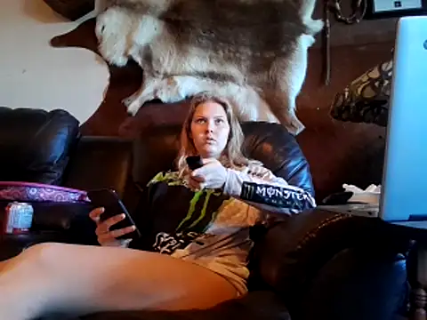 Snapshot of Ryan_and_Aurora chatting on April 20, 2026, 3:13 pm Ryan and Aurora online show from April 20, 2026, 3:13 pm