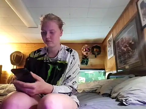 Snapshot of Ryan_and_Aurora chatting on May 13, 2026, 4:03 pm Ryan and Aurora online show from May 13, 2026, 4:03 pm