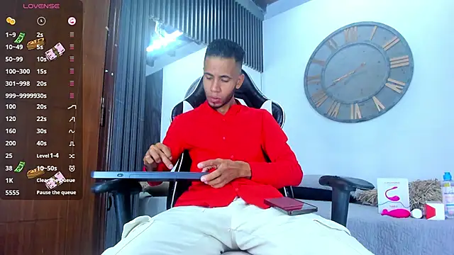 alex bigcock11 online show from February 12, 2025, 3:29 am