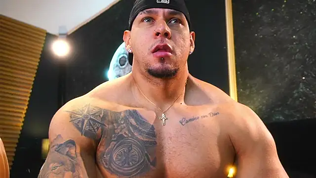 Snapshot of MassimoWalton2 chatting on November 5, 2025, 12:08 pm MassimoWalton2 online show from November 5, 2025, 12:08 pm