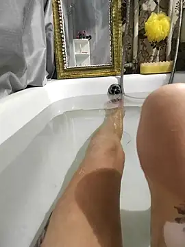 SweetLeila40 online show from March 8, 2026, 10:35 pm