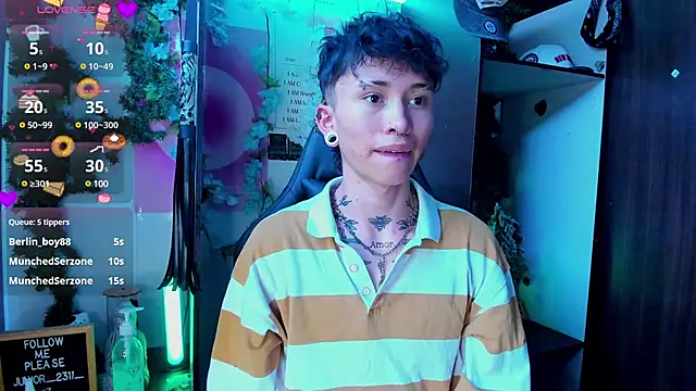 juniior 2311  online show from March 15, 2025, 2:23 pm