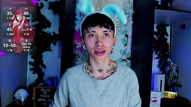 juniior 2311  online show from February 27, 2025, 10:20 pm