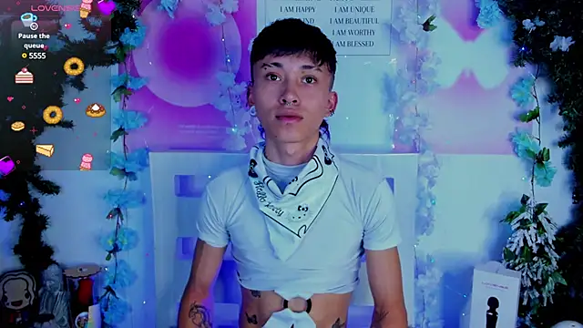 juniior 2311  online show from January 25, 2025, 9:46 pm