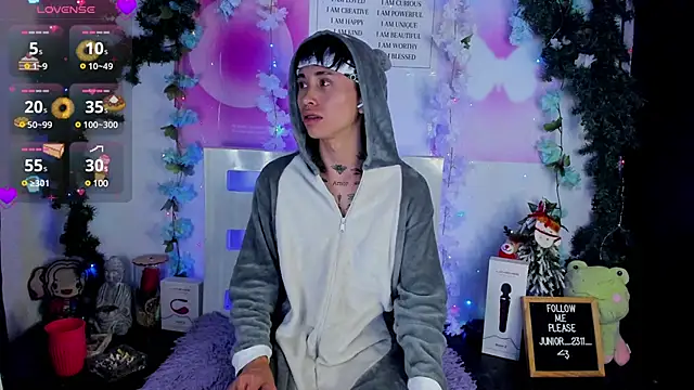 juniior 2311  online show from January 17, 2025, 2:39 am