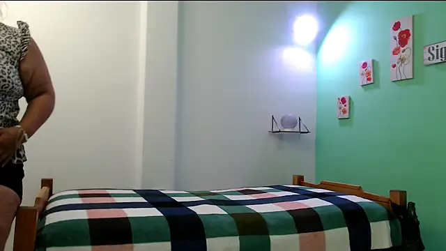 Snapshot of evaleribigtits18 chatting on February 6, 2026, 1:23 am evaleribigtits18 online show from February 6, 2026, 1:23 am