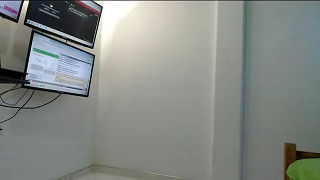 Snapshot of evaleribigtits18 chatting on February 20, 2026, 12:29 am evaleribigtits18 online show from February 20, 2026, 12:29 am