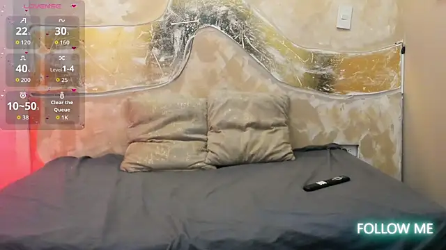 melaniecooperr online show from October 19, 2025, 3:20 am