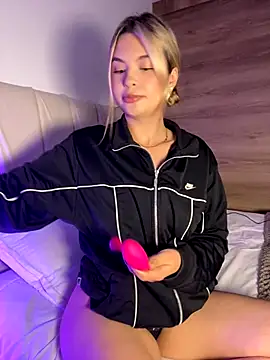 Snapshot of Odett_ chatting on October 13, 2025, 2:02 am Odett online show from October 13, 2025, 2:02 am