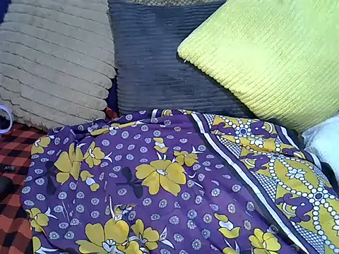 Snapshot of Soft_gal12 chatting on November 17, 2025, 8:07 am Soft gal12 online show from November 17, 2025, 8:07 am