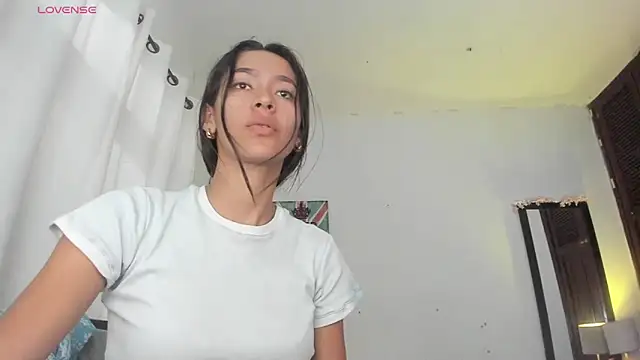 Snapshot of Sophie_sweett19 chatting on October 10, 2025, 8:20 pm Sophie sweett19 online show from October 10, 2025, 8:20 pm