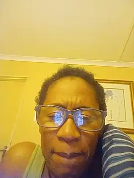 Snapshot of bustybillies chatting on June 15, 2026, 5:01 pm bustybillies online show from June 15, 2026, 5:01 pm