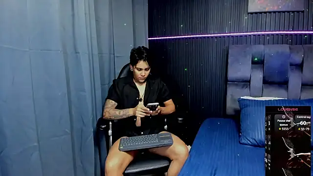 ZhoeStrong online show from October 23, 2025, 10:52 pm