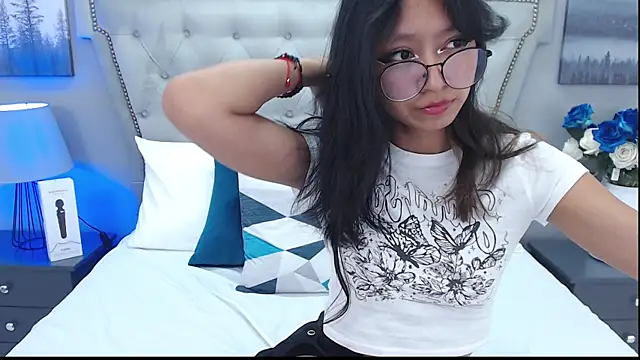 Snapshot of Yommi_Winx chatting on March 11, 2025, 5:02 am Yommi Winx online show from March 11, 2025, 5:02 am