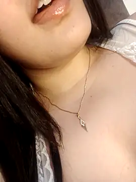 Snapshot of im_here- chatting on October 22, 2025, 12:32 am im here- online show from October 22, 2025, 12:32 am