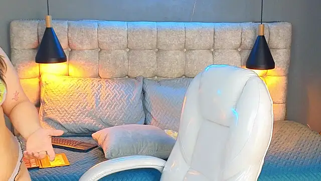 Snapshot of Laia_and_Aloby chatting on March 15, 2025, 10:33 pm Laia and Aloby online show from March 15, 2025, 10:33 pm