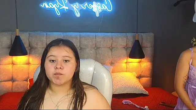 Snapshot of Laia_and_Aloby chatting on February 25, 2025, 10:20 pm Laia and Aloby online show from February 25, 2025, 10:20 pm