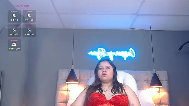 Snapshot of Laia_and_Aloby chatting on February 15, 2025, 10:52 pm Laia and Aloby online show from February 15, 2025, 10:52 pm