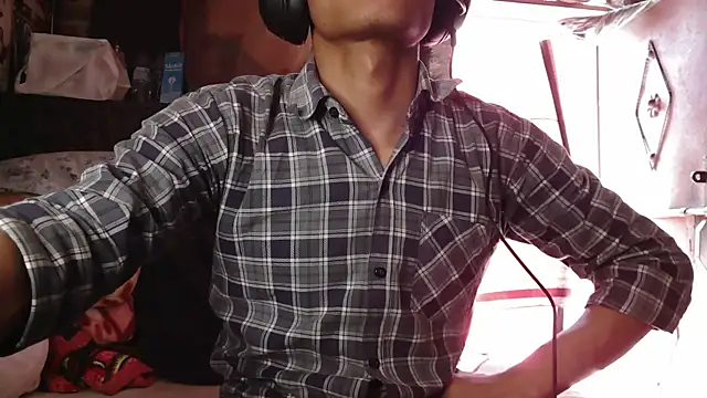 Dreamdaze2025 online show from April 12, 2026, 5:33 am