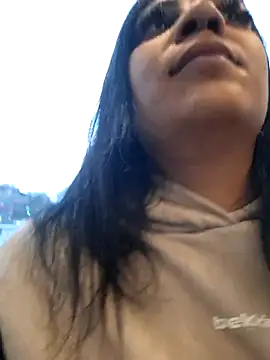 Snapshot of AmyCubes chatting on November 6, 2025, 5:11 am AmyCubes online show from November 6, 2025, 5:11 am