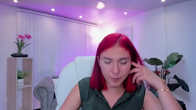 Snapshot of kendaall_jenner_ chatting on February 13, 2025, 5:16 am kendaall jenner  online show from February 13, 2025, 5:16 am