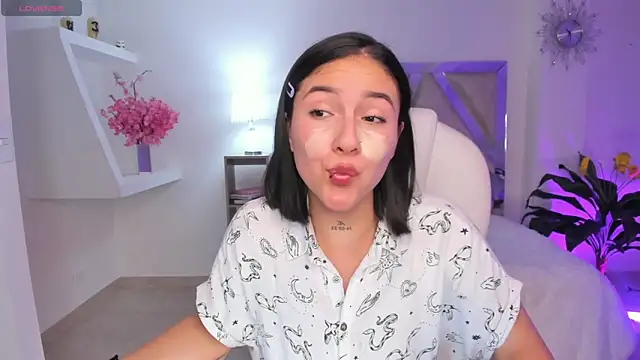 Snapshot of kendaall_jenner_ chatting on January 18, 2025, 1:19 am kendaall jenner  online show from January 18, 2025, 1:19 am