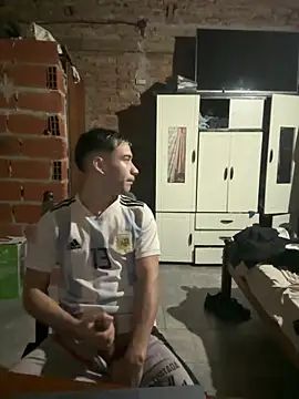 Alexaxelo online show from April 21, 2026, 9:43 pm