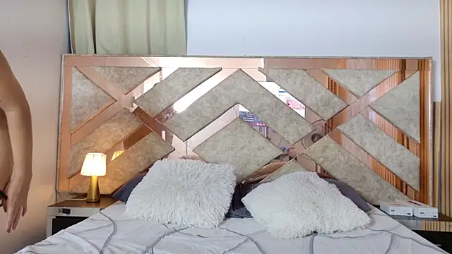  miss khloe online show from March 25, 2026, 6:07 pm