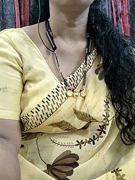 Snapshot of bhuvana555 chatting on September 16, 2025, 4:35 am bhuvana555 online show from September 16, 2025, 4:35 am