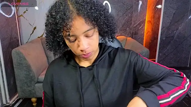 Snapshot of Violeth_b chatting on November 8, 2025, 12:52 pm Violeth b online show from November 8, 2025, 12:52 pm