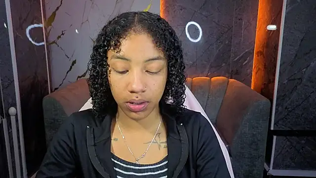 Snapshot of Violeth_b chatting on November 12, 2025, 12:42 pm Violeth b online show from November 12, 2025, 12:42 pm