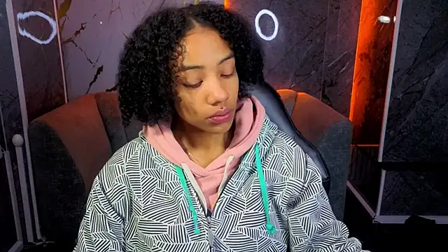 Snapshot of Violeth_b chatting on November 17, 2025, 12:42 pm Violeth b online show from November 17, 2025, 12:42 pm