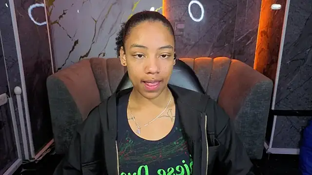 Snapshot of Violeth_b chatting on November 11, 2025, 12:55 pm Violeth b online show from November 11, 2025, 12:55 pm