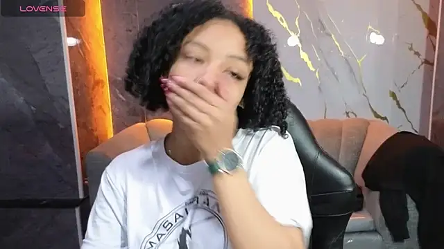 Snapshot of Violeth_b chatting on October 21, 2025, 12:48 pm Violeth b online show from October 21, 2025, 12:48 pm