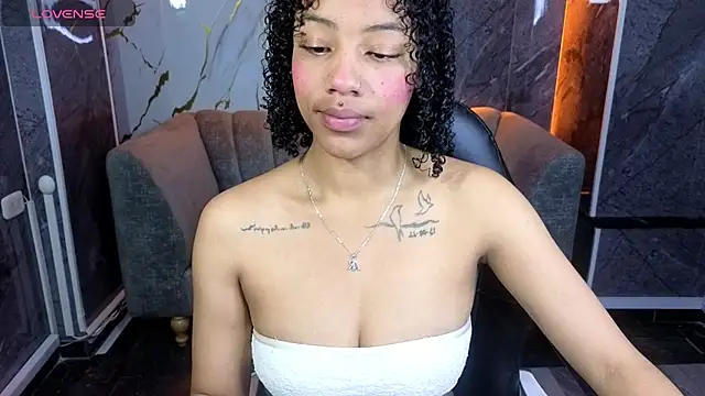 Snapshot of Violeth_b chatting on November 4, 2025, 12:42 pm Violeth b online show from November 4, 2025, 12:42 pm