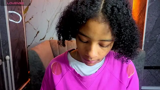 Snapshot of Violeth_b chatting on November 15, 2025, 12:42 pm Violeth b online show from November 15, 2025, 12:42 pm