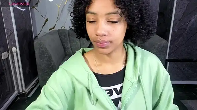 Snapshot of Violeth_b chatting on November 1, 2025, 12:43 pm Violeth b online show from November 1, 2025, 12:43 pm