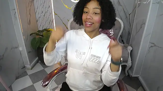 Snapshot of Violeth_b chatting on October 17, 2025, 1:13 pm Violeth b online show from October 17, 2025, 1:13 pm