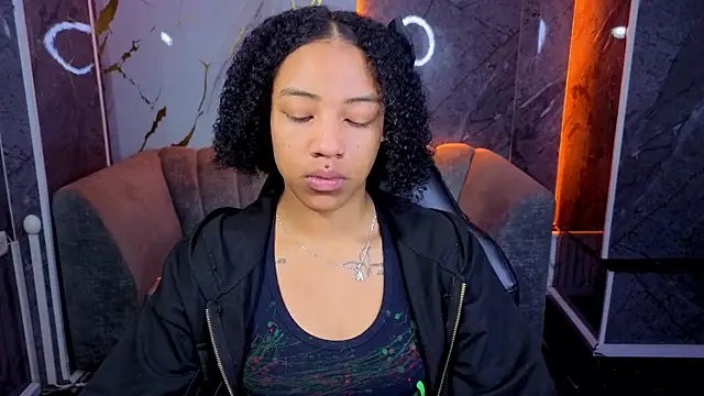 Snapshot of Violeth_b chatting on November 18, 2025, 1:03 pm Violeth b online show from November 18, 2025, 1:03 pm