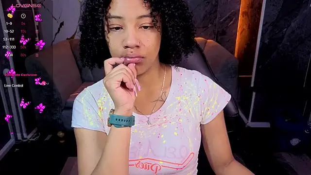 Snapshot of Violeth_b chatting on November 27, 2025, 12:49 pm Violeth b online show from November 27, 2025, 12:49 pm